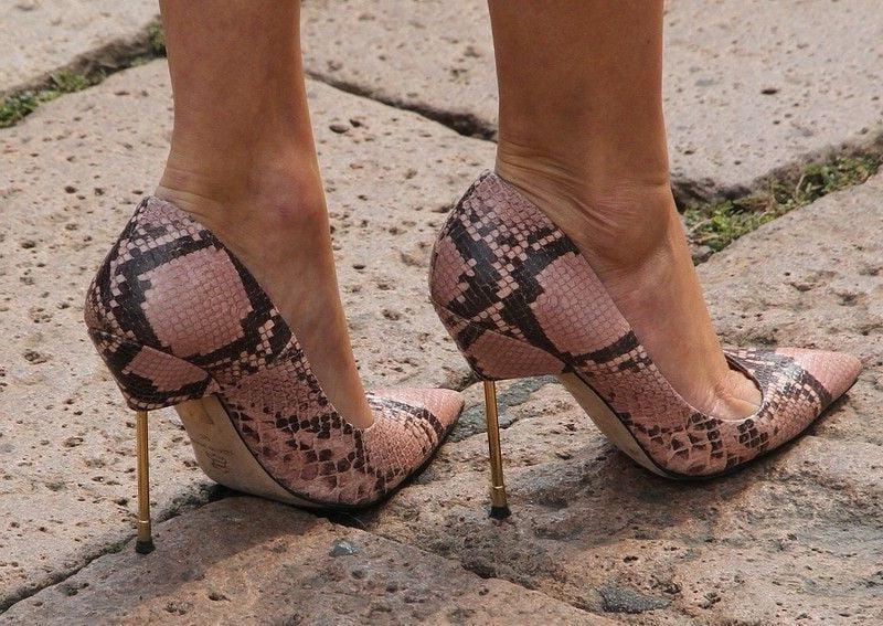 25P Hot Milf, Legs and High Heels 5