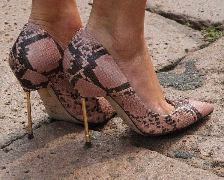 25P Hot Milf, Legs and High Heels 5