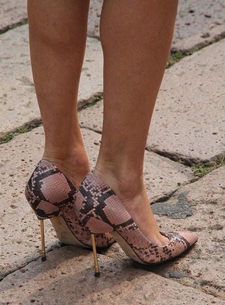 25P Hot Milf, Legs and High Heels 5