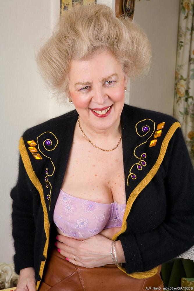 25P Women I'd Like to Fuck - Women in Bras