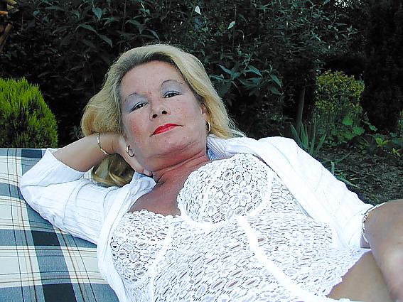 12P Just a Dutch housewife