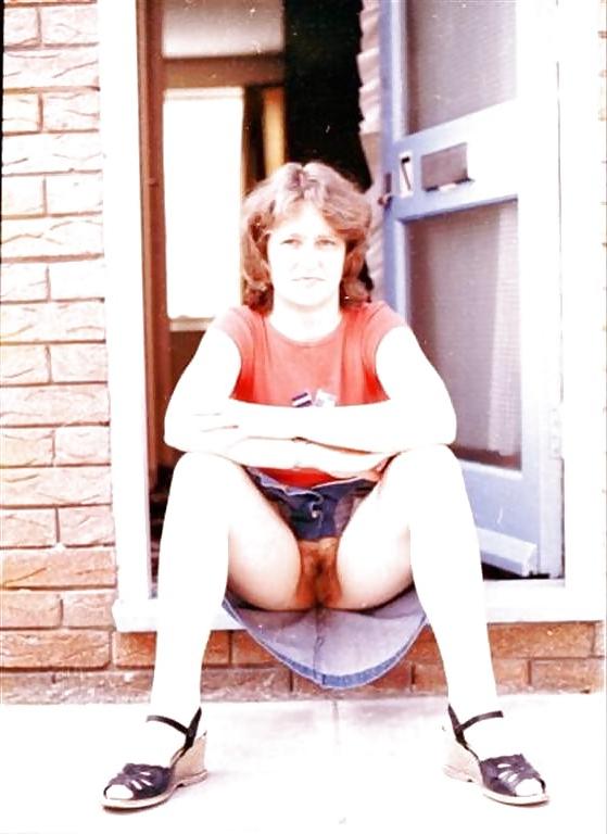 25P OK - But Just My Pussy! Polaroid Babes Share Their Cunts