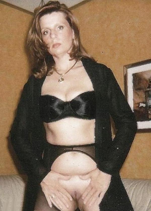 25P OK - But Just My Pussy! Polaroid Babes Share Their Cunts