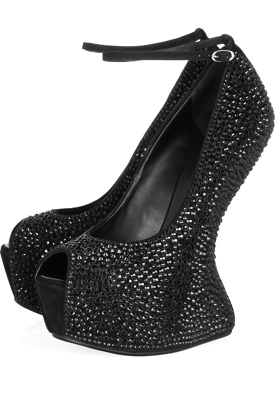 25P Some shoes 
