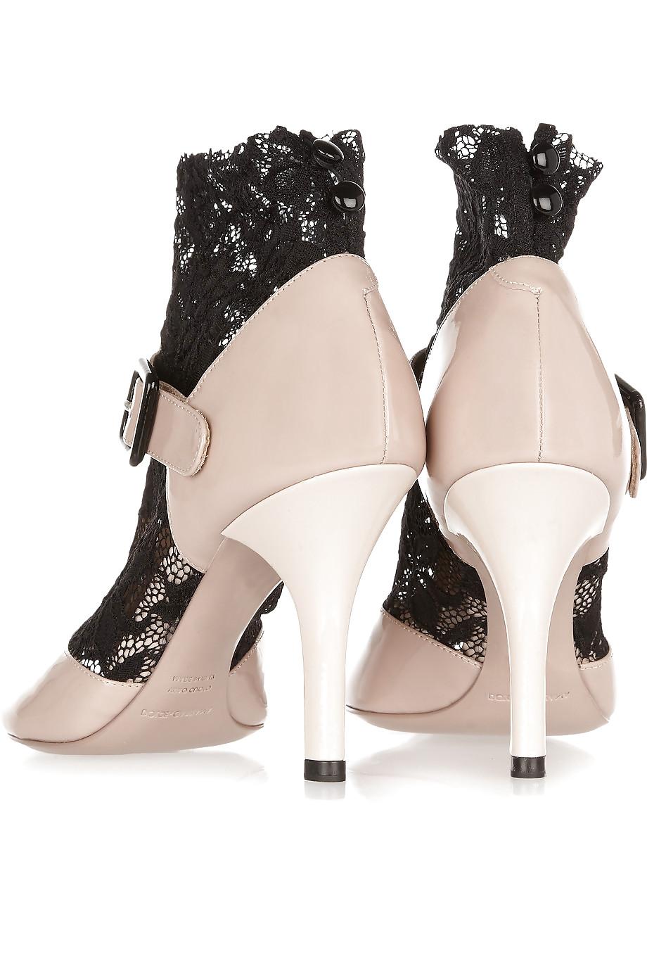 25P Some shoes 