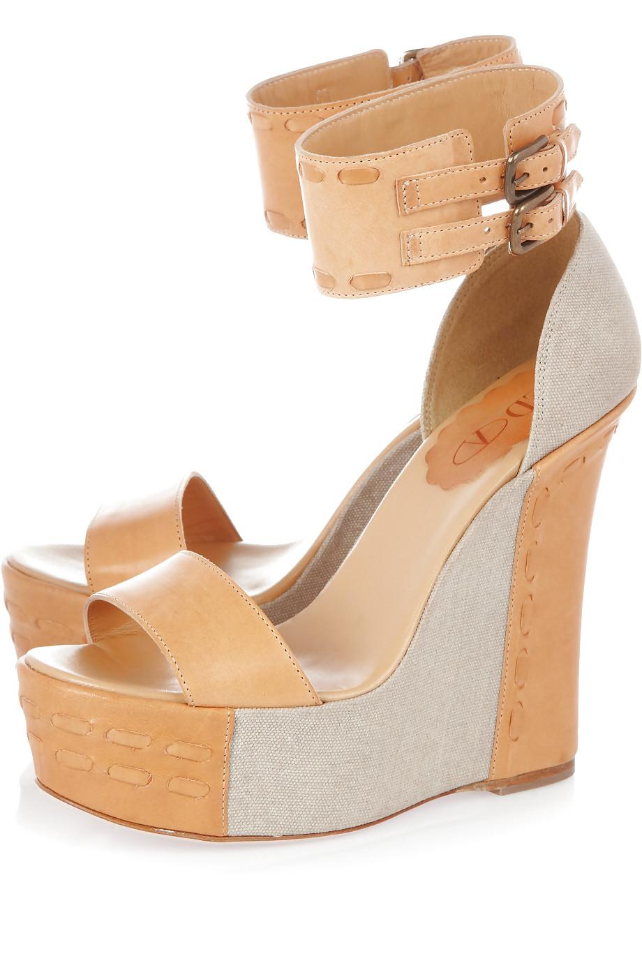 25P Some shoes 