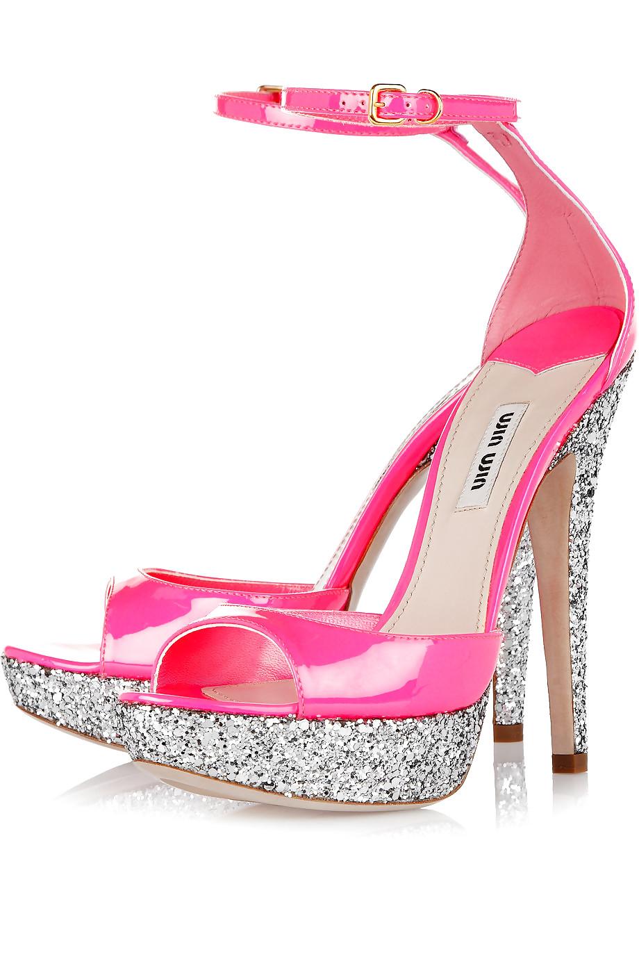 25P Some shoes 