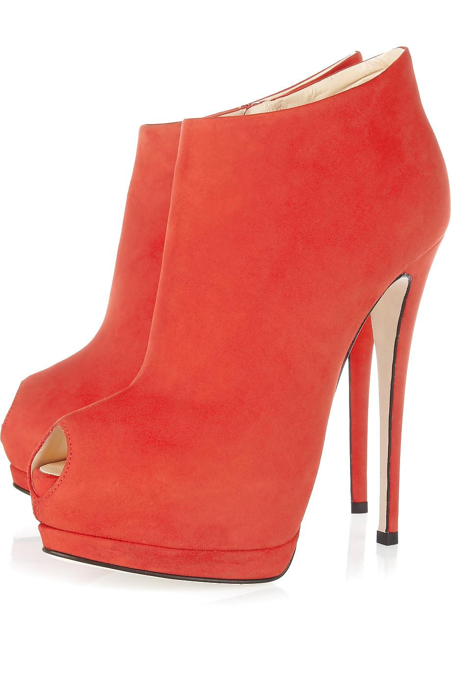 25P Some shoes 