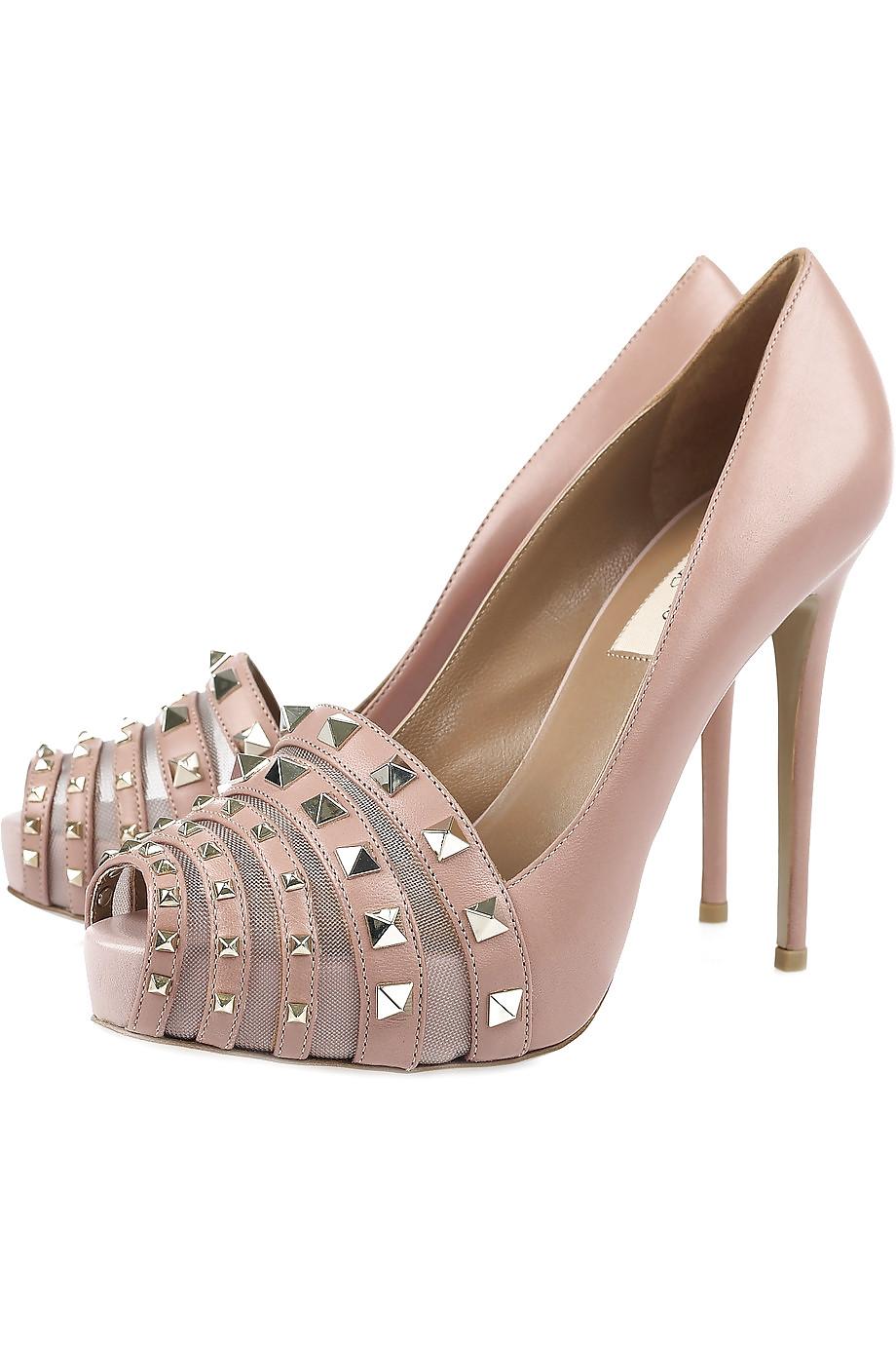 25P Some shoes 