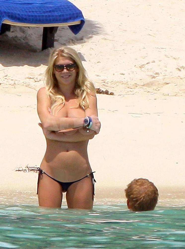 6P Chelsy Topless &amp; Cameltoe
