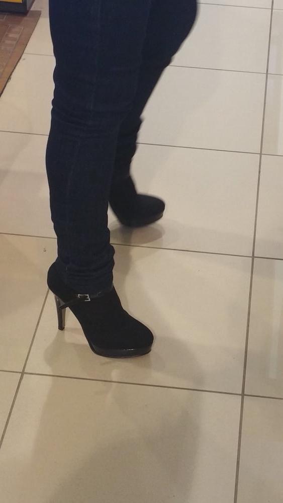 8P High heels