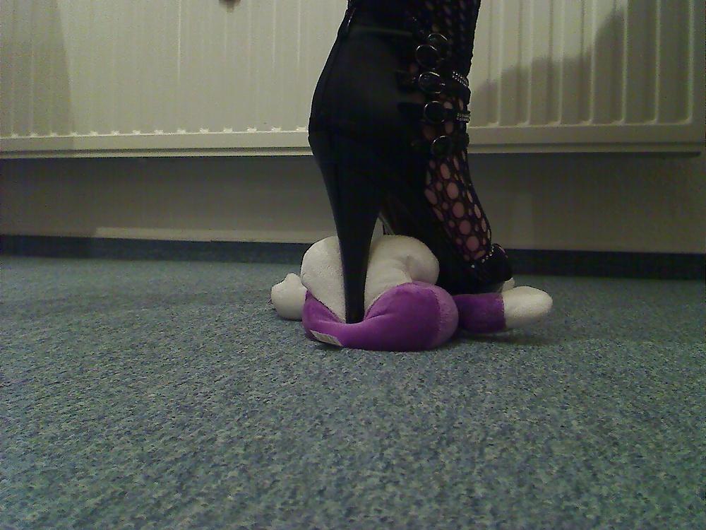 23P Dom fem (trampling)