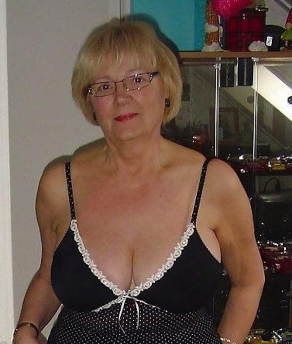 25P lady 64 age. at home and in the bedroom.