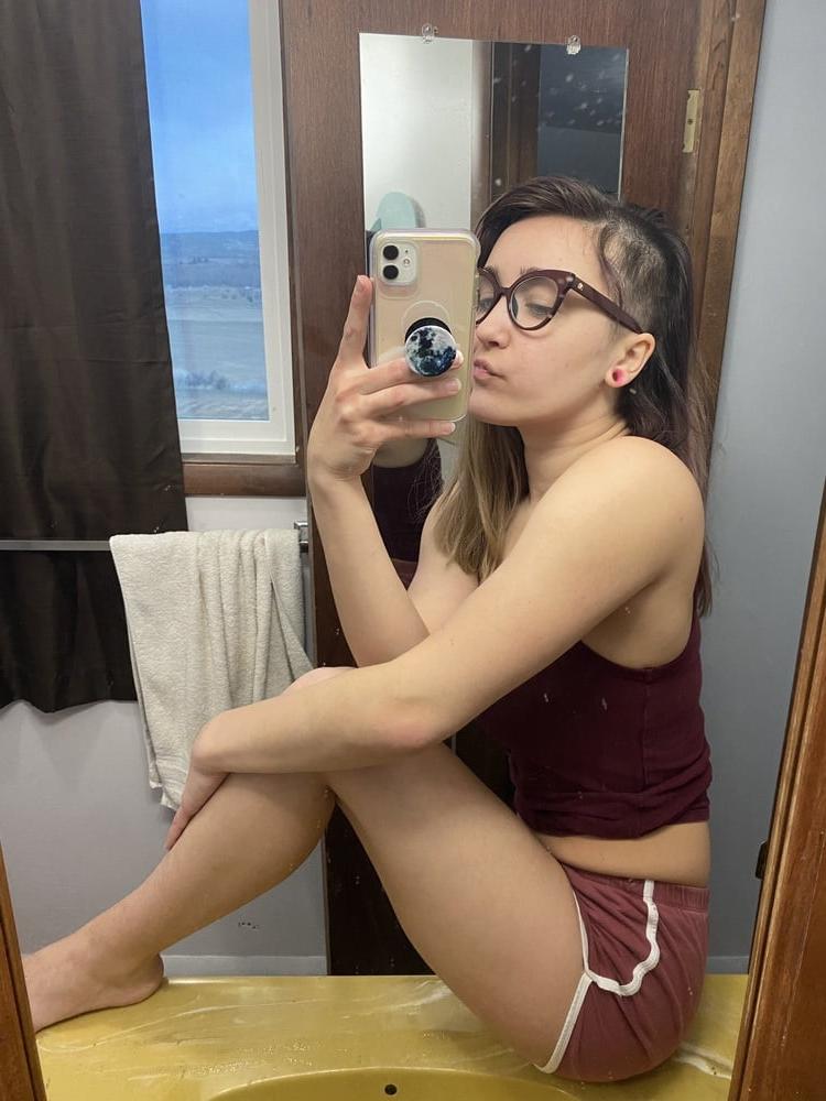 25P Hot 22yo hairy Girl private Selfies at home and outdoor