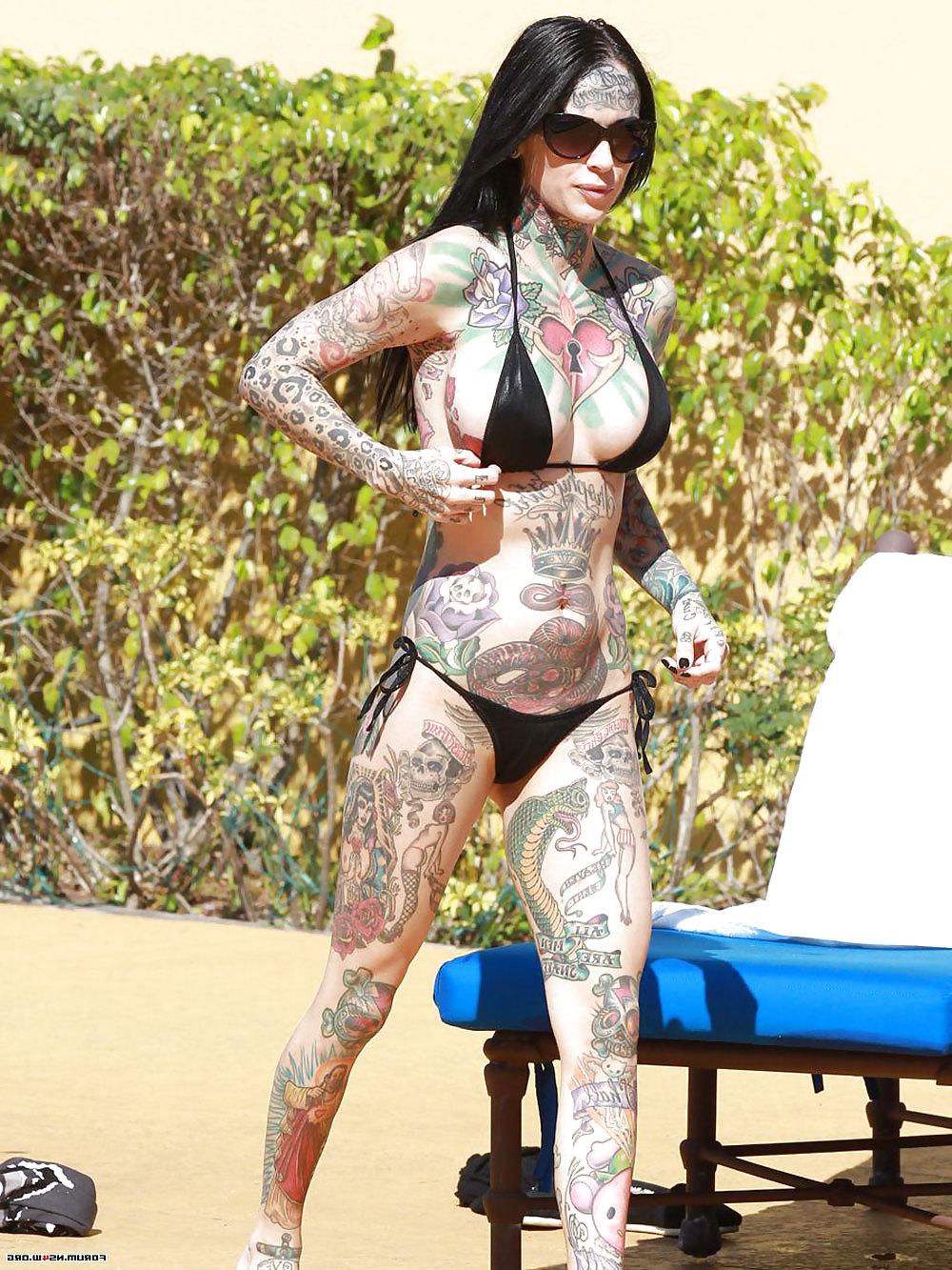10P Michelle Bombshell McGee - Black Bikini at the Pool - PunXXX