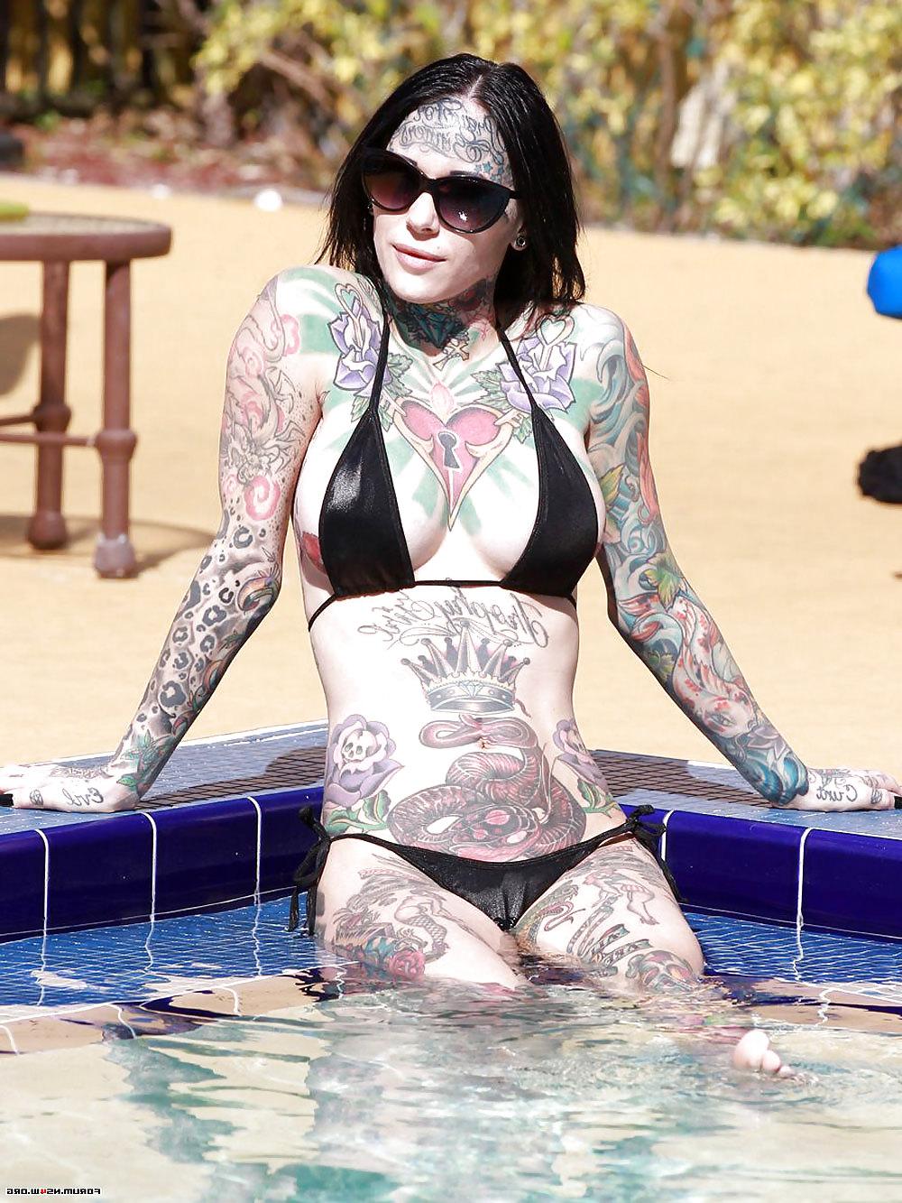10P Michelle Bombshell McGee - Black Bikini at the Pool - PunXXX