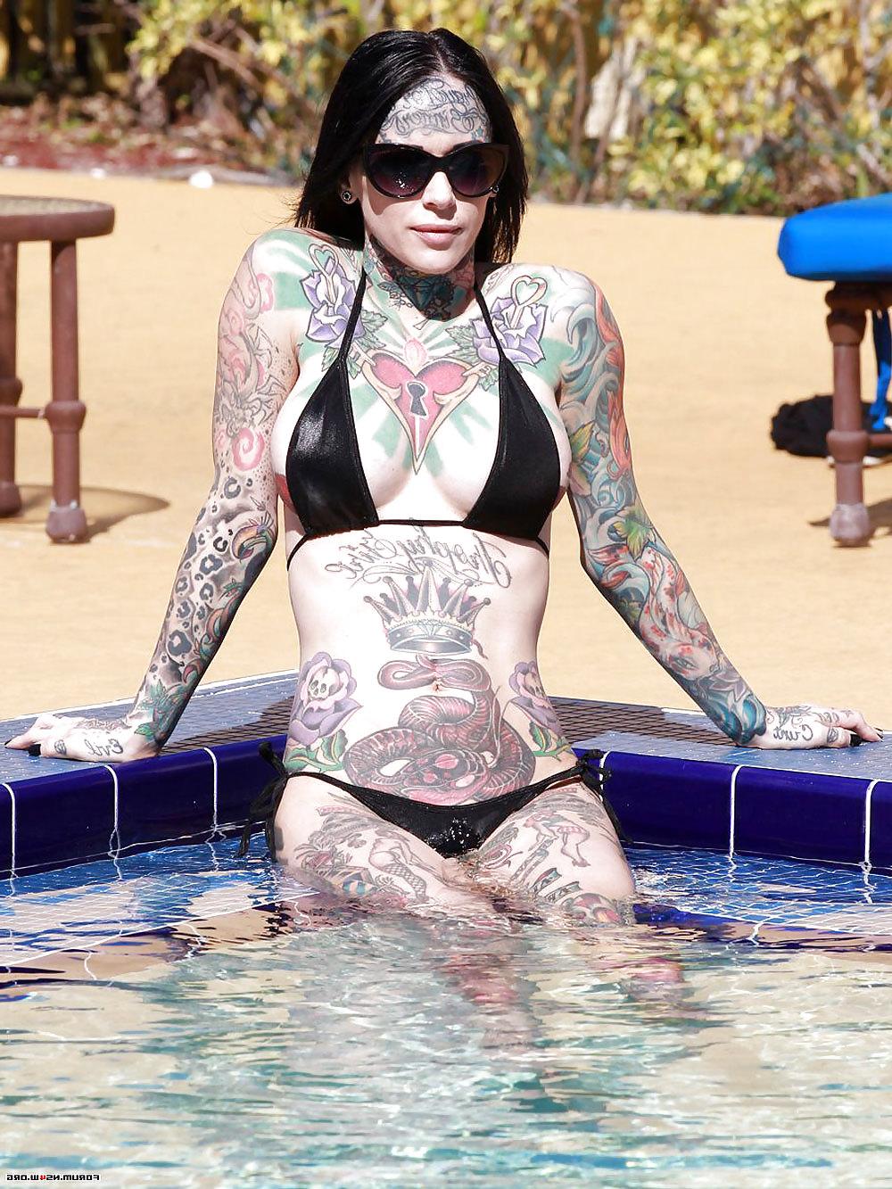 10P Michelle Bombshell McGee - Black Bikini at the Pool - PunXXX