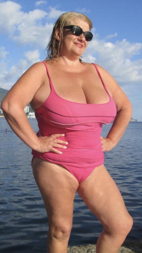 25P Cameltoe Milf 2
