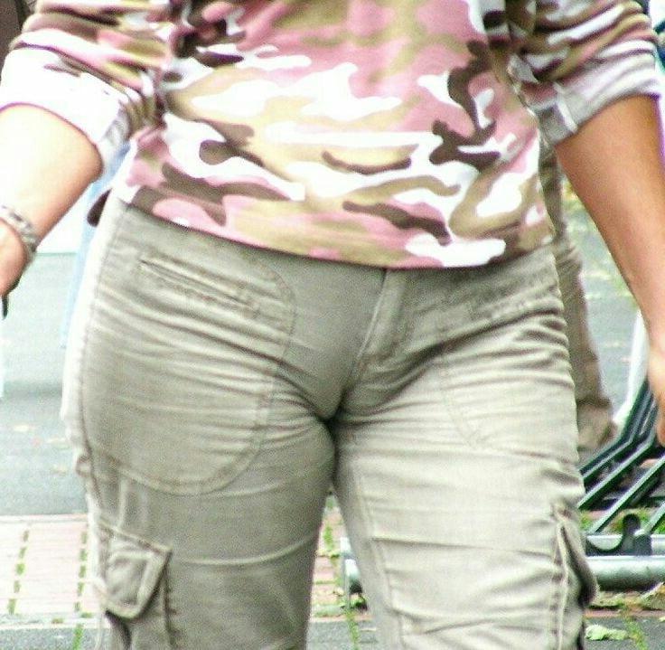 25P Cameltoe Milf 2