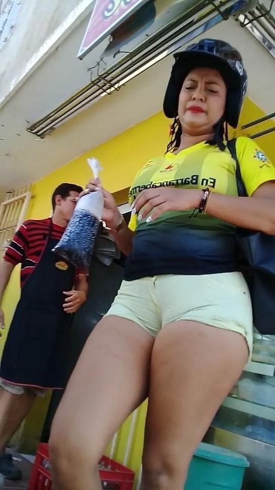 25P Cameltoe Milf 2