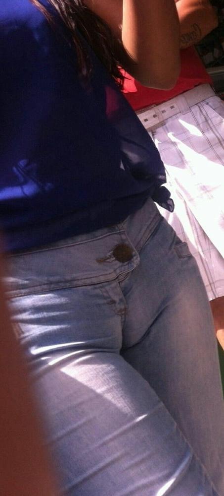 25P Cameltoe Milf 2
