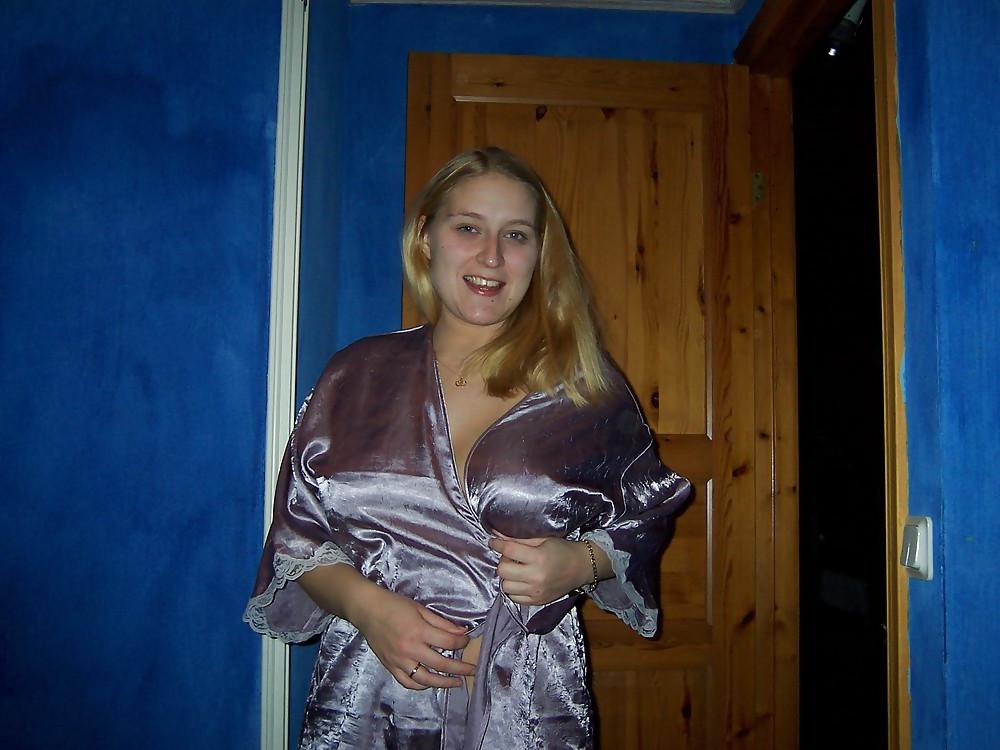 25P Busty swedish girl in the shower