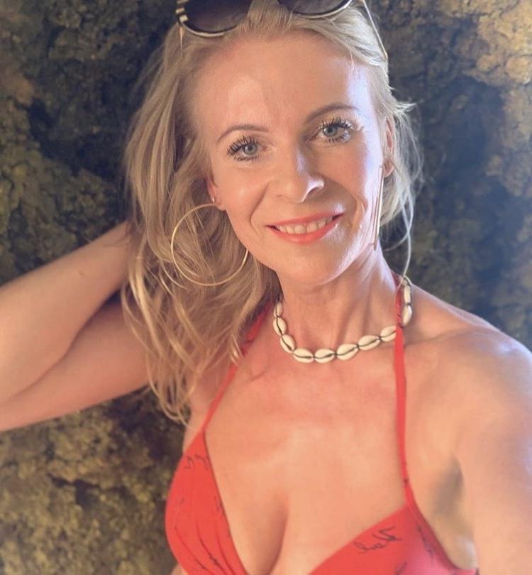 25P Hot As Fuck MILF You Just Would Love To SMASH  Wank Bank