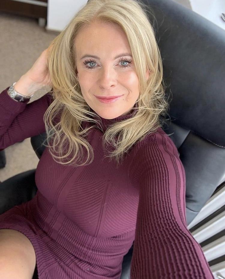 25P Hot As Fuck MILF You Just Would Love To SMASH  Wank Bank