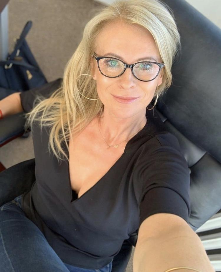 25P Hot As Fuck MILF You Just Would Love To SMASH  Wank Bank