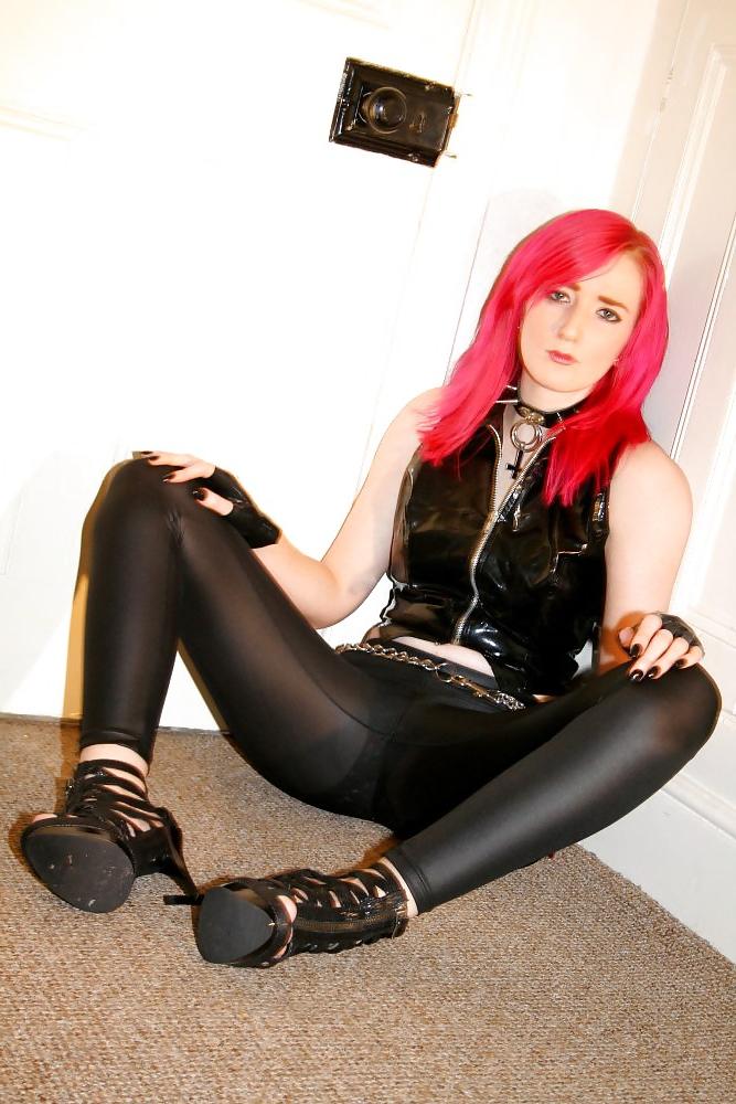 25P British Teen Emo Hooker Ready to Work the Streets