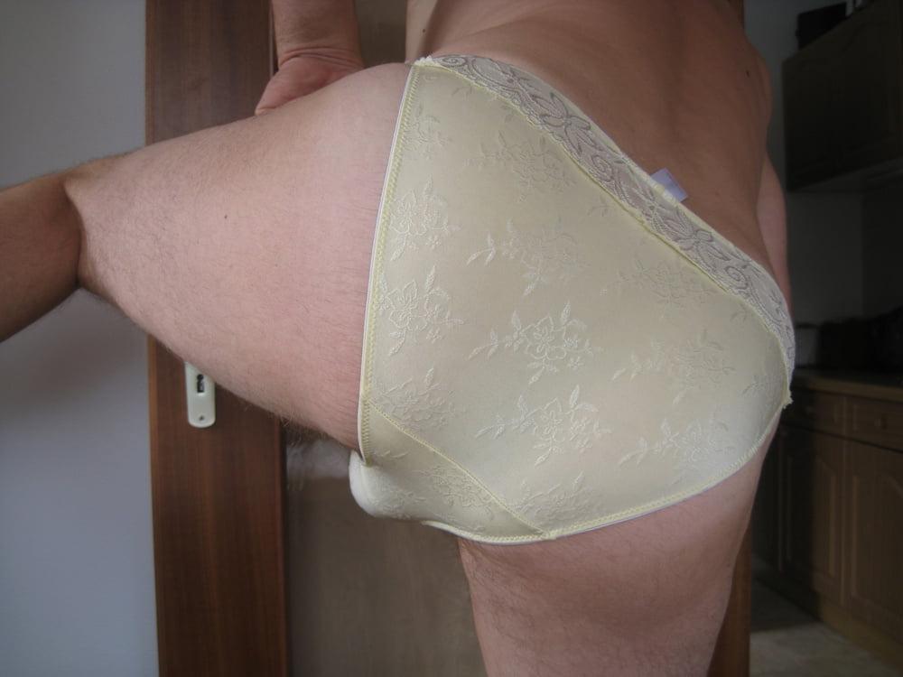 16P 718 - I love wearing women's panties
