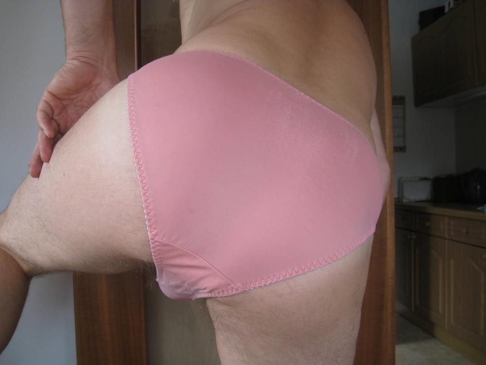 16P 718 - I love wearing women's panties
