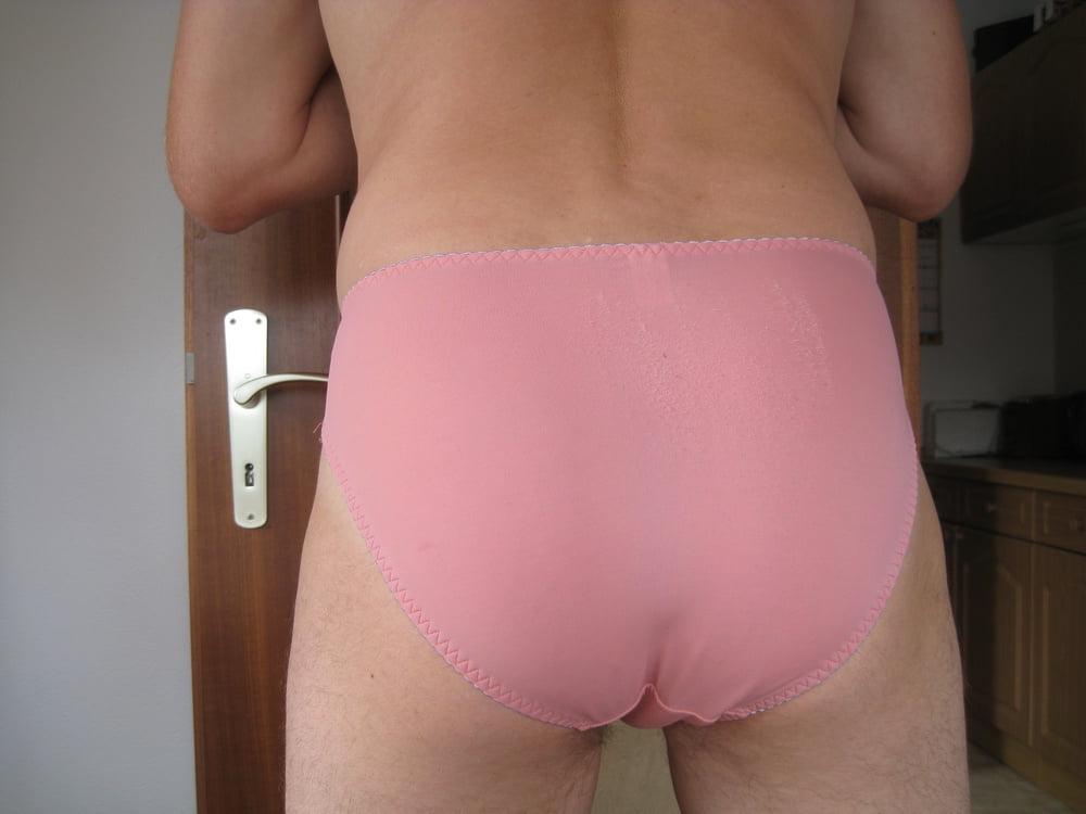 16P 718 - I love wearing women's panties