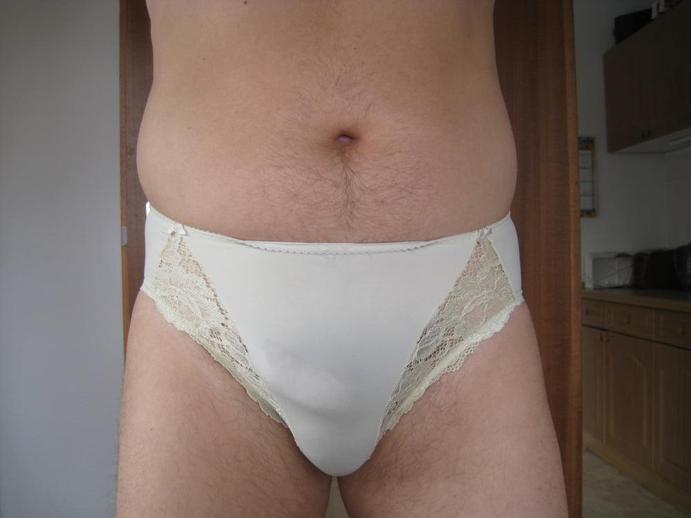 16P 718 - I love wearing women's panties