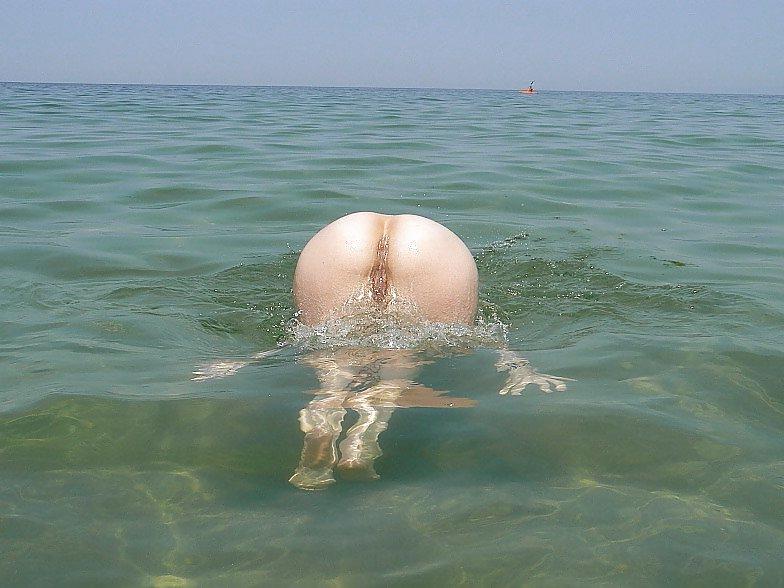 25P Beautiful Asses at the Beach By Voyeur TROC
