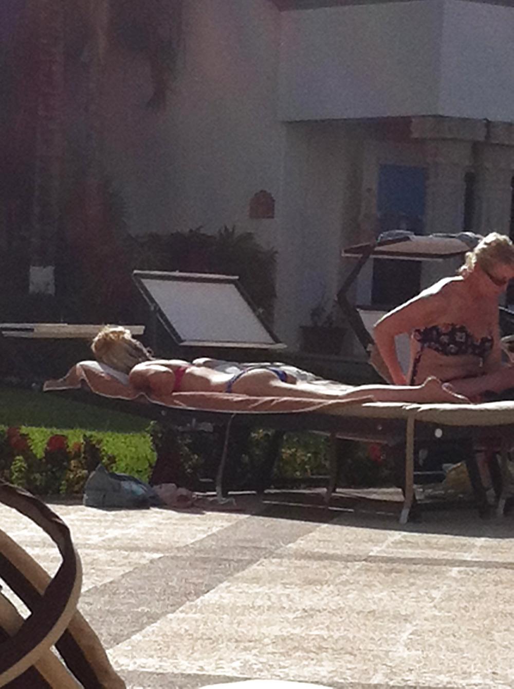 17P Teen suntanning spy pics