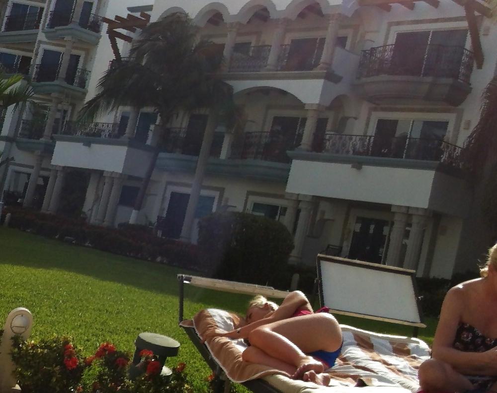 17P Teen suntanning spy pics