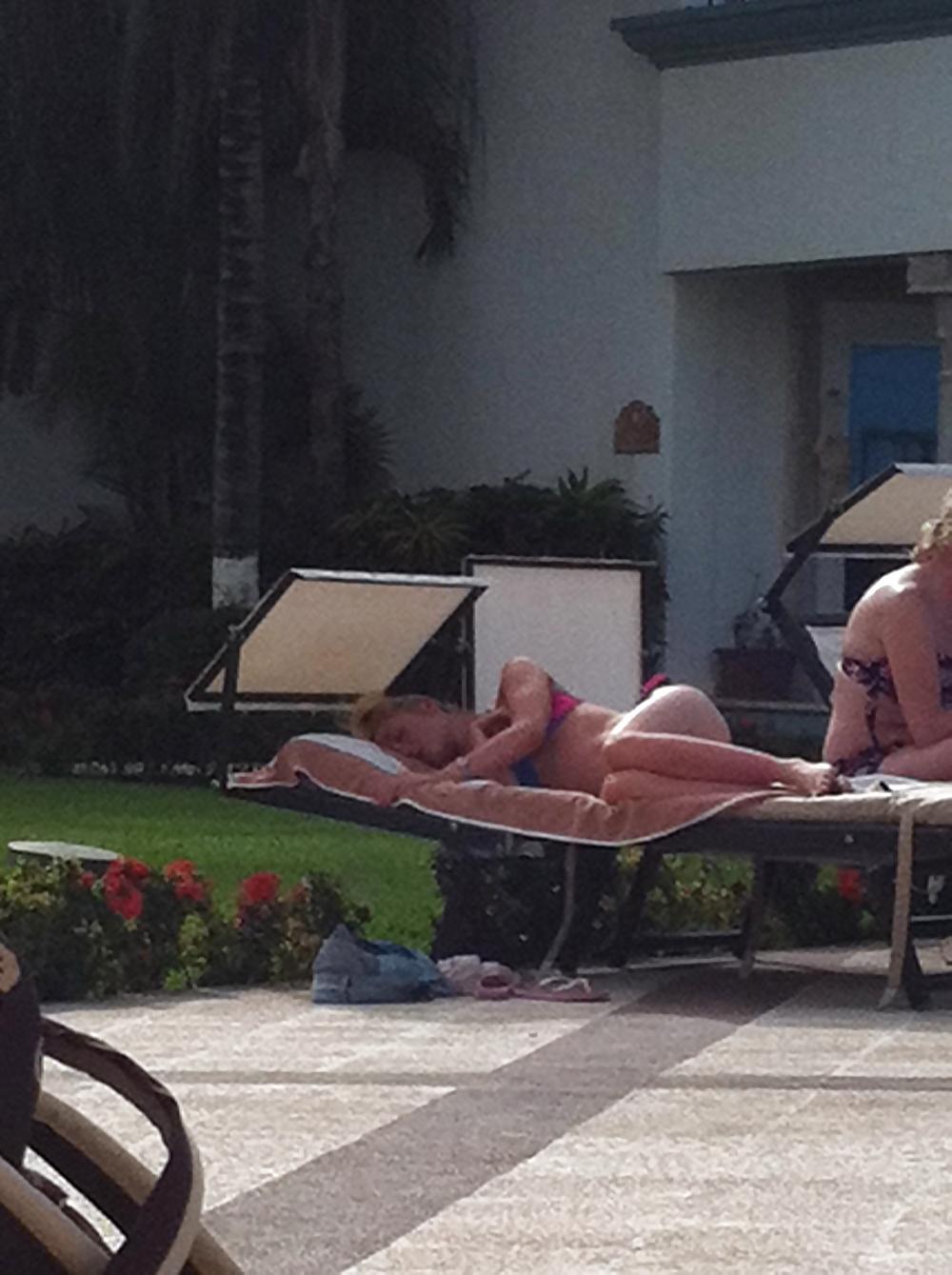 17P Teen suntanning spy pics