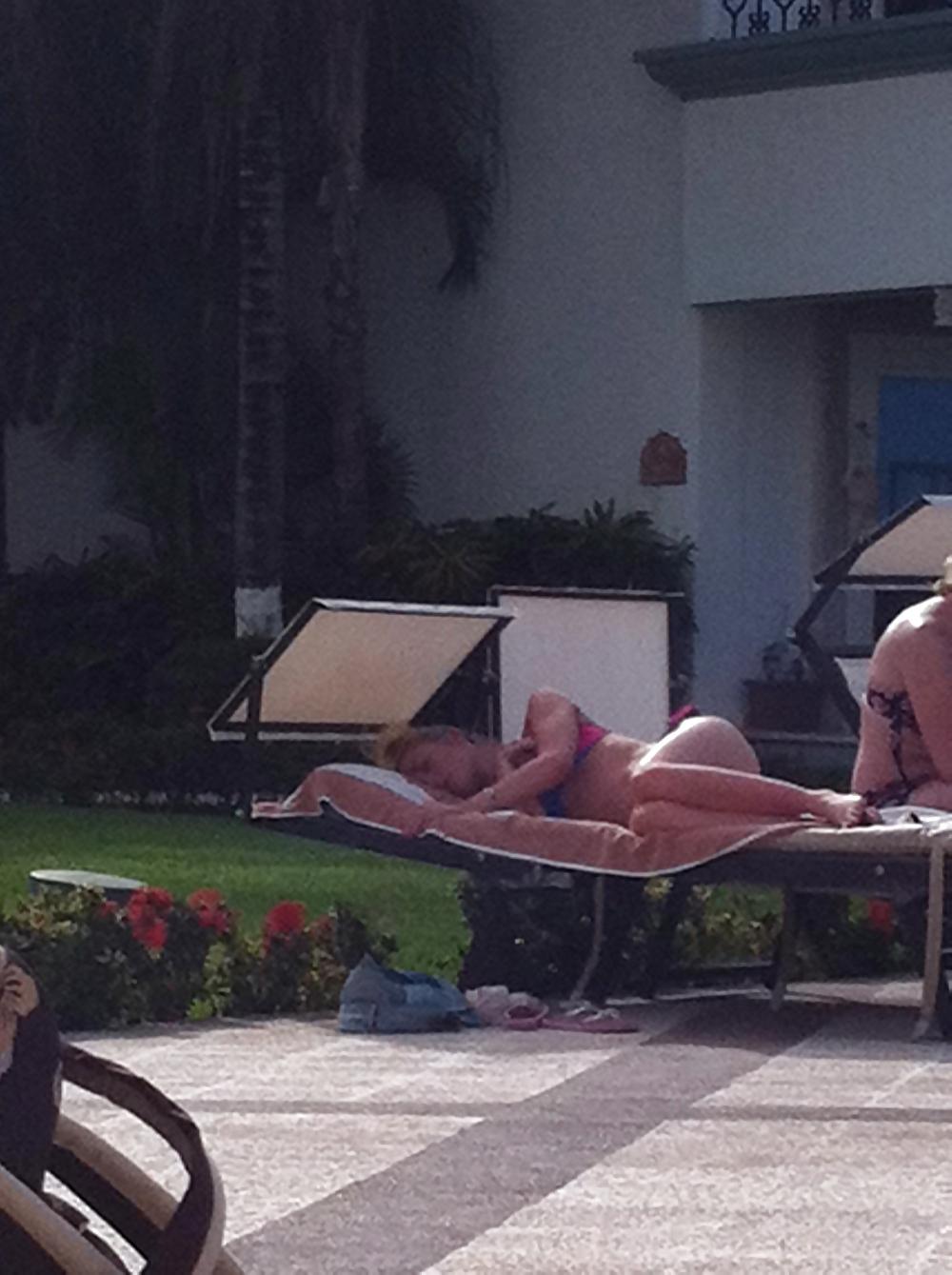 17P Teen suntanning spy pics