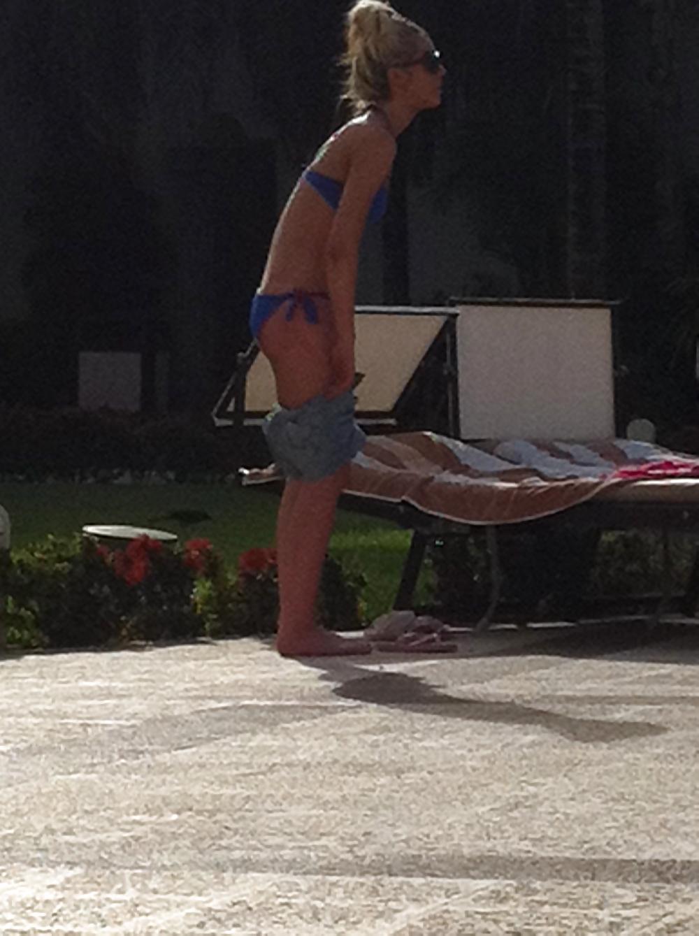 17P Teen suntanning spy pics