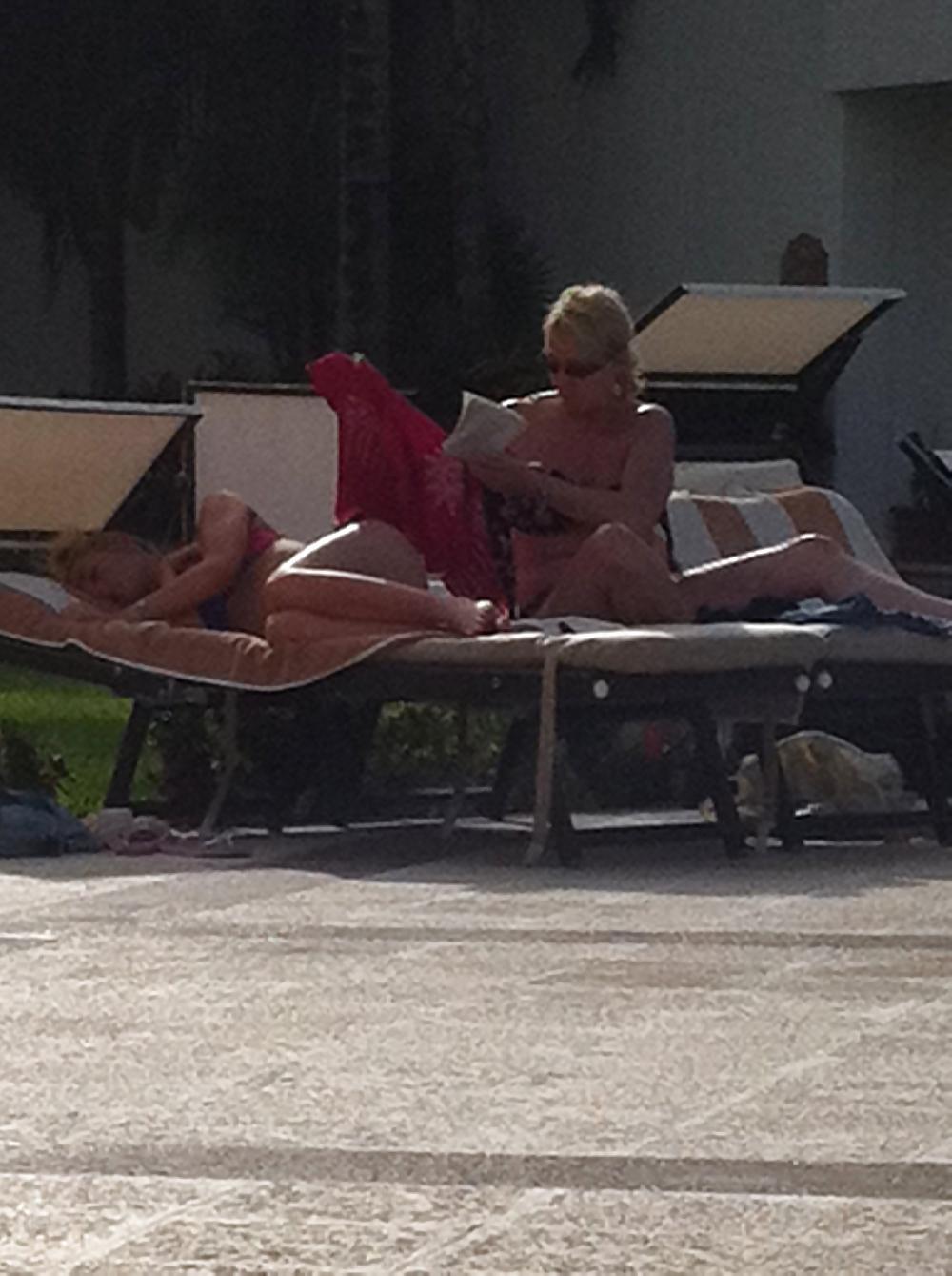 17P Teen suntanning spy pics