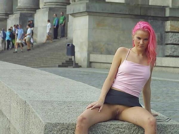 25P No Panties Babes 5 Outside by TROC