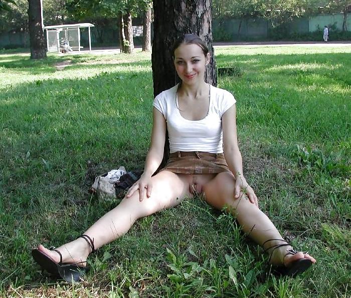25P No Panties Babes 5 Outside by TROC