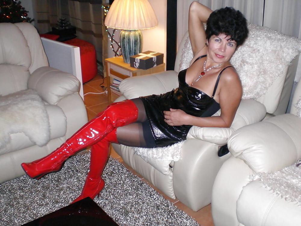 25P Mature Cougar 69