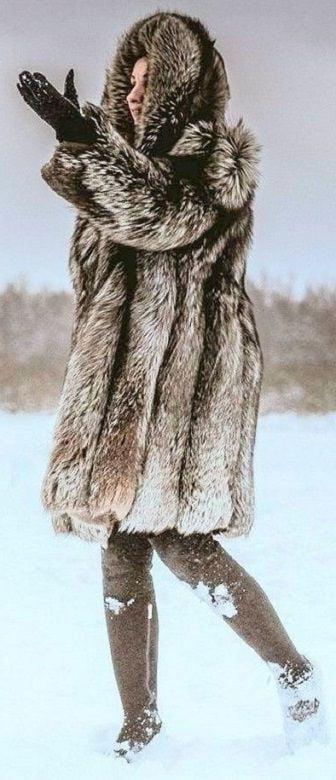 25P woman in fur coat 22