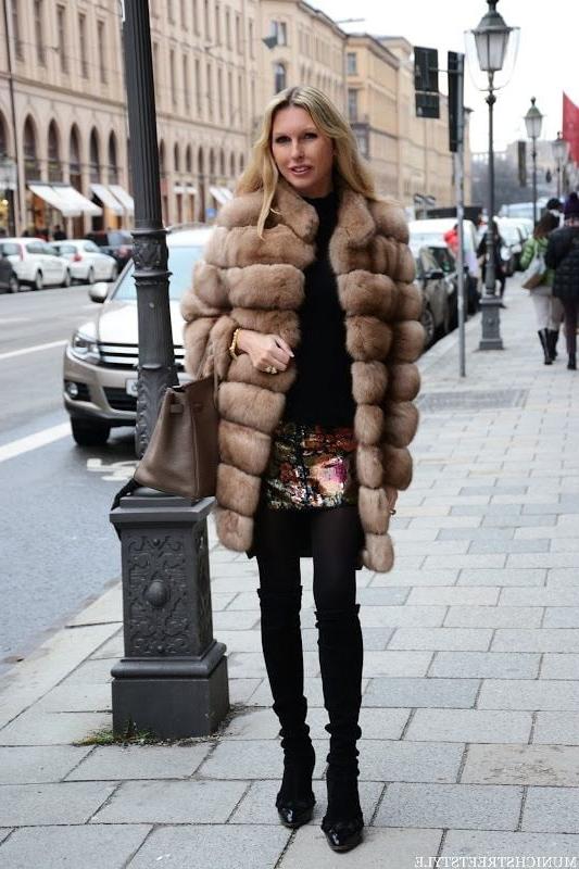 25P woman in fur coat 22