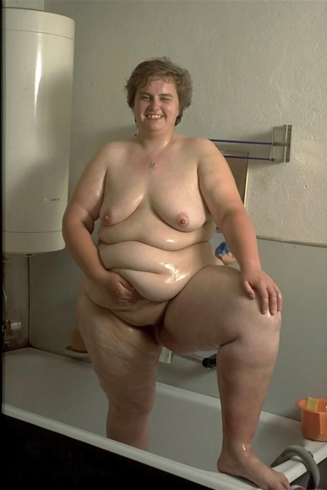 25P Hold that beautiful belly! 03