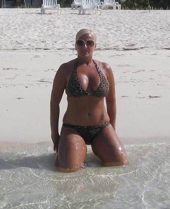 20P Mum's friend is a Cougar