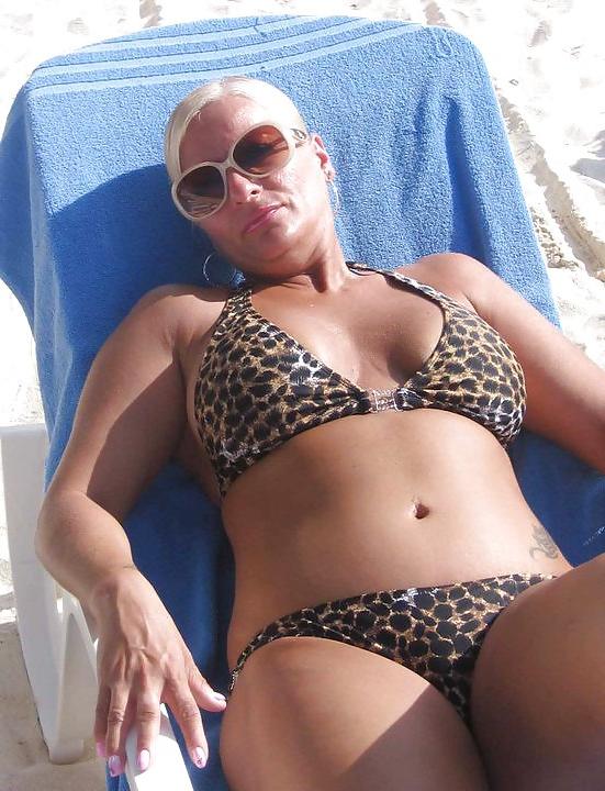 20P Mum's friend is a Cougar