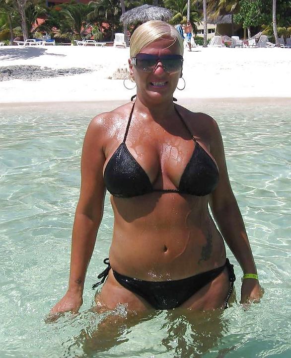 20P Mum's friend is a Cougar